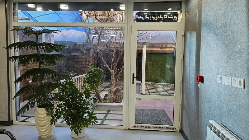 درب ورودی مطب قلب عظیمیه